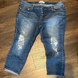 Torrid button fly cropped jean.
